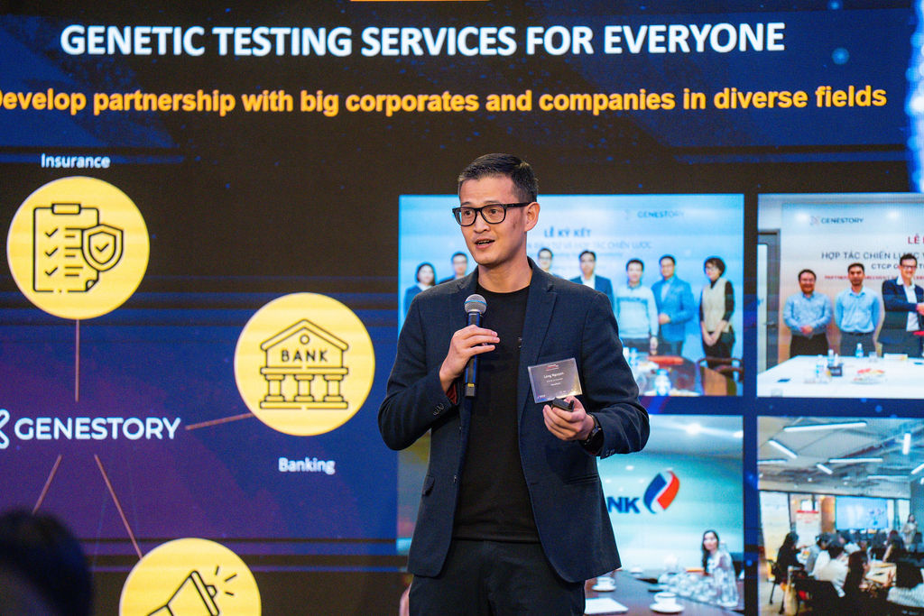 Founder pitch at VietChallenge